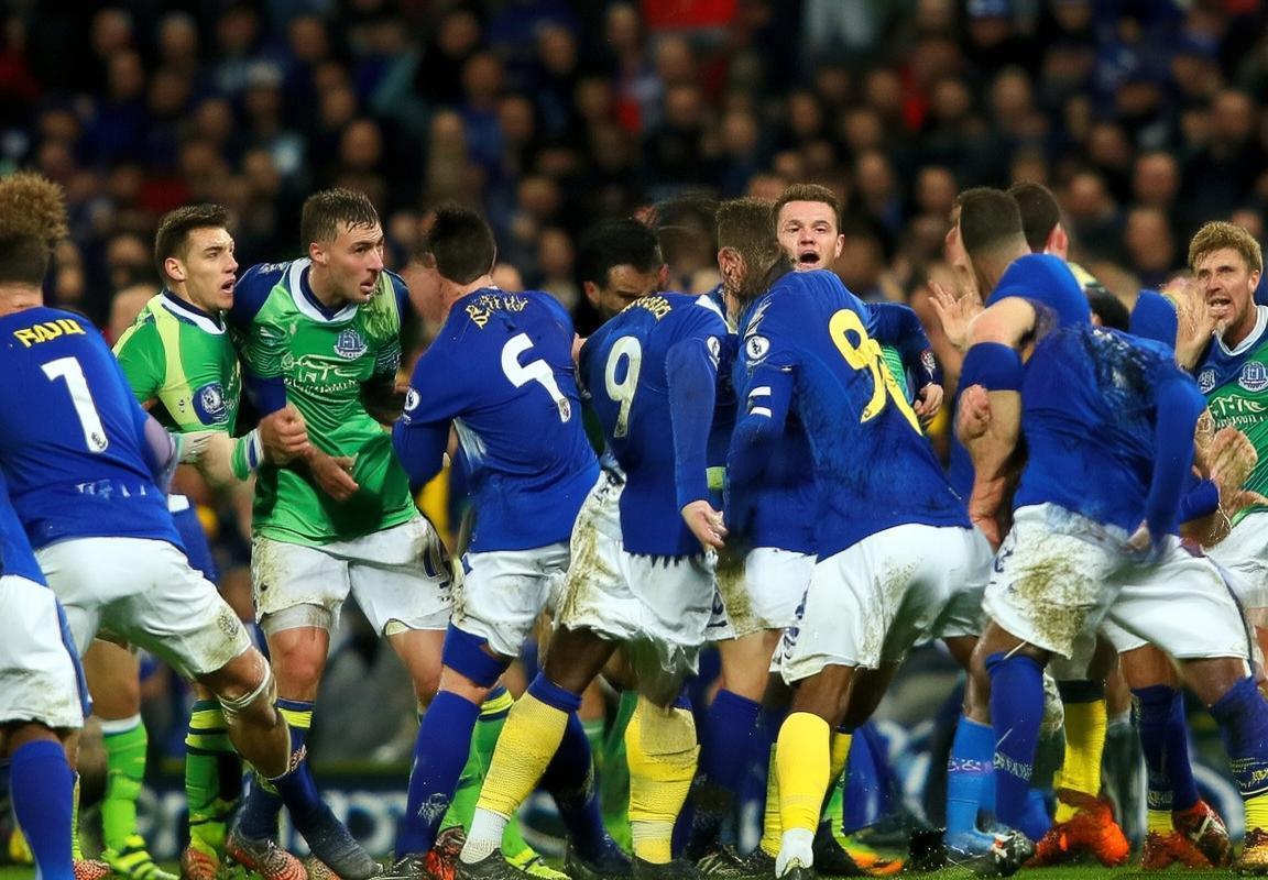 埃弗顿VS曼城：2017英超巅峰对决全记录